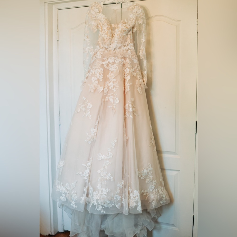 NWT Eddy K Sky 134 Wedding Dress Size 8 *Sample Dress*